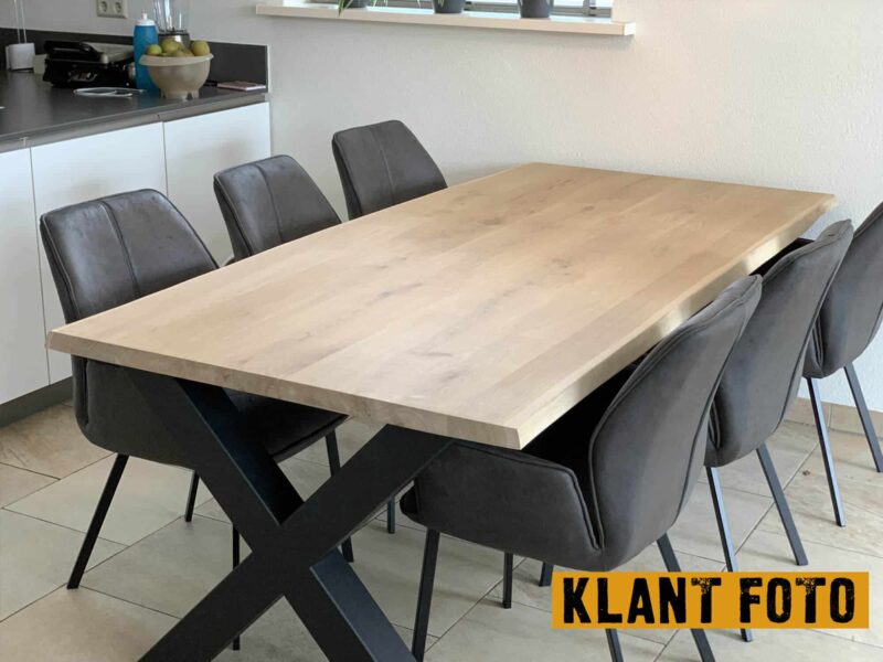 Boomstam eiken tafel zwarte stoere X