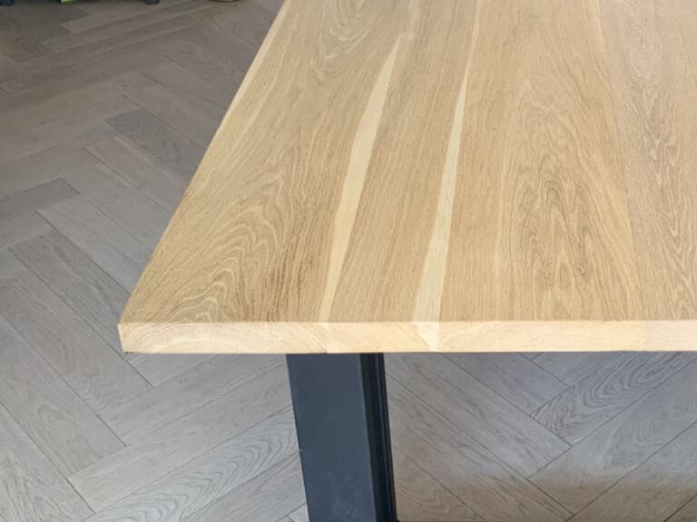 Eiken tafel met rechte kant en dubbele u poot