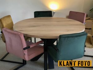 ronde eiken tafel zwarte spin