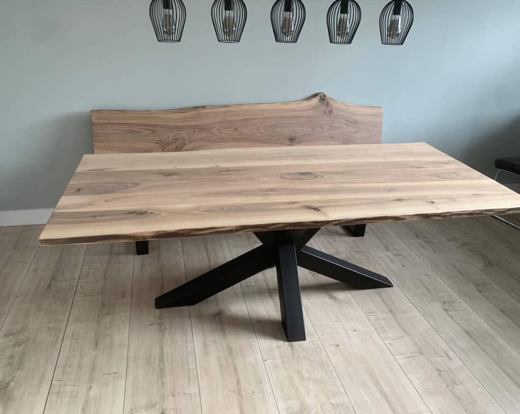 Walnoten tafel – zwarte spinpoot