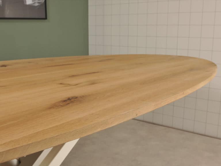 Ovale tafel detail foto met witte spoot